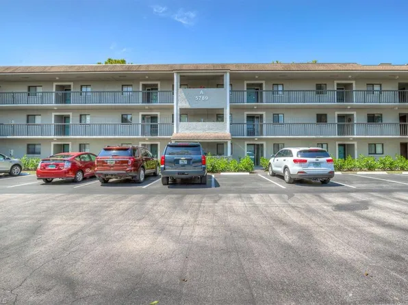 5789 Gage Ln APT 204A, Naples, FL 34113