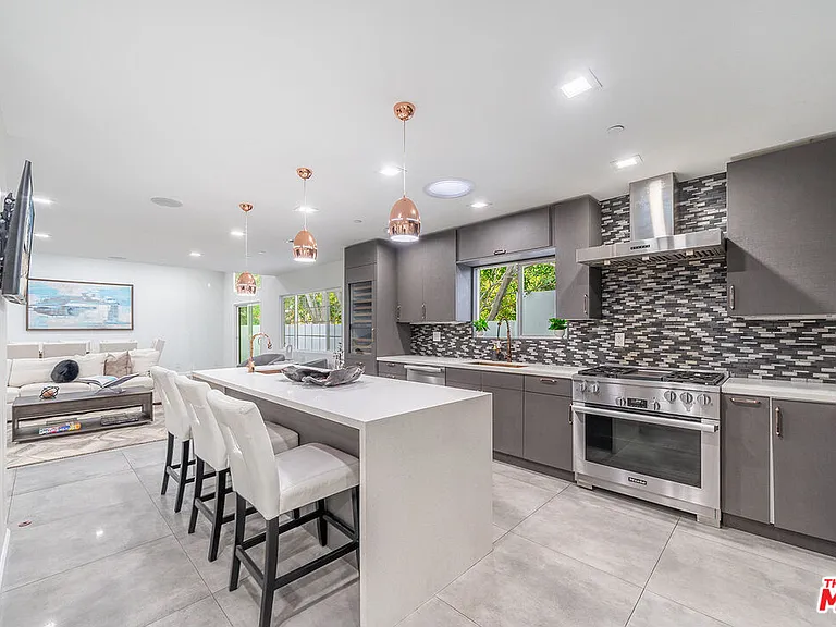 5010 Fulton Ave — Photo 16