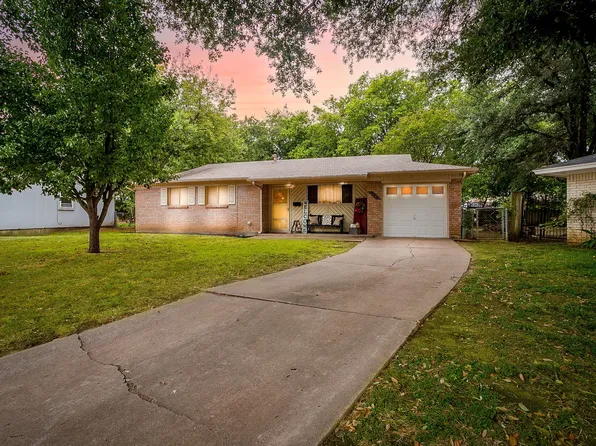 312 Gardenia Ct, Burleson, TX 76028