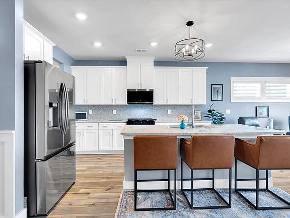 2nd image of 6 Roderick Ln