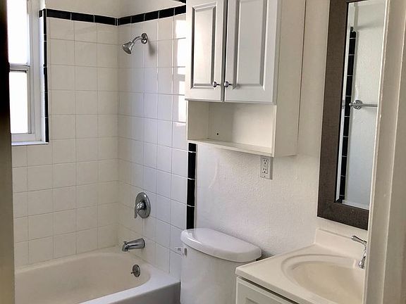3rd image of 1315 G St APT 07