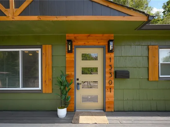 13301 10th St, Grandview, MO 64030