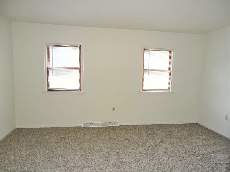 500 E Newport Rd #H — Photo 11