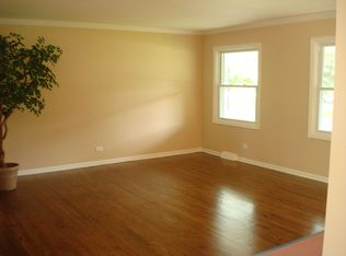 5819 Elm St, Lisle, IL