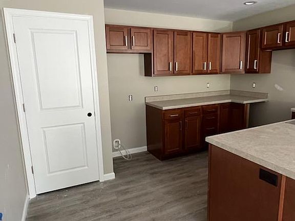 5th image of 100 Manchester Dr #302
