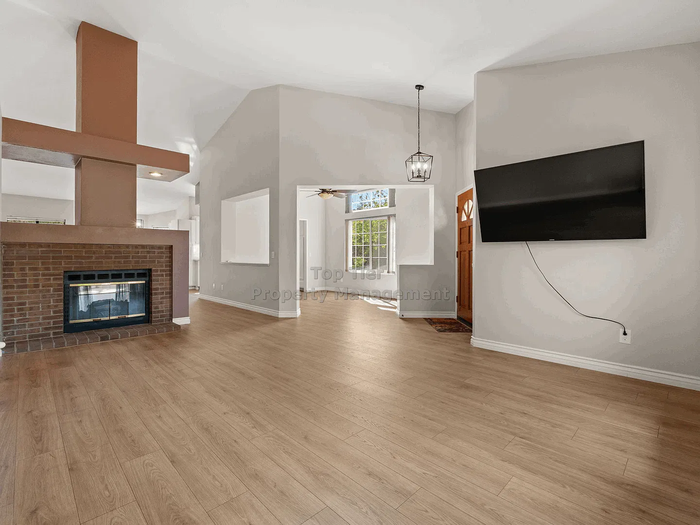 Rare Bonsall Rental! Updated 3 Bedroom Home with RV Parking, Solar & 3 Car Garage! — Photo 4