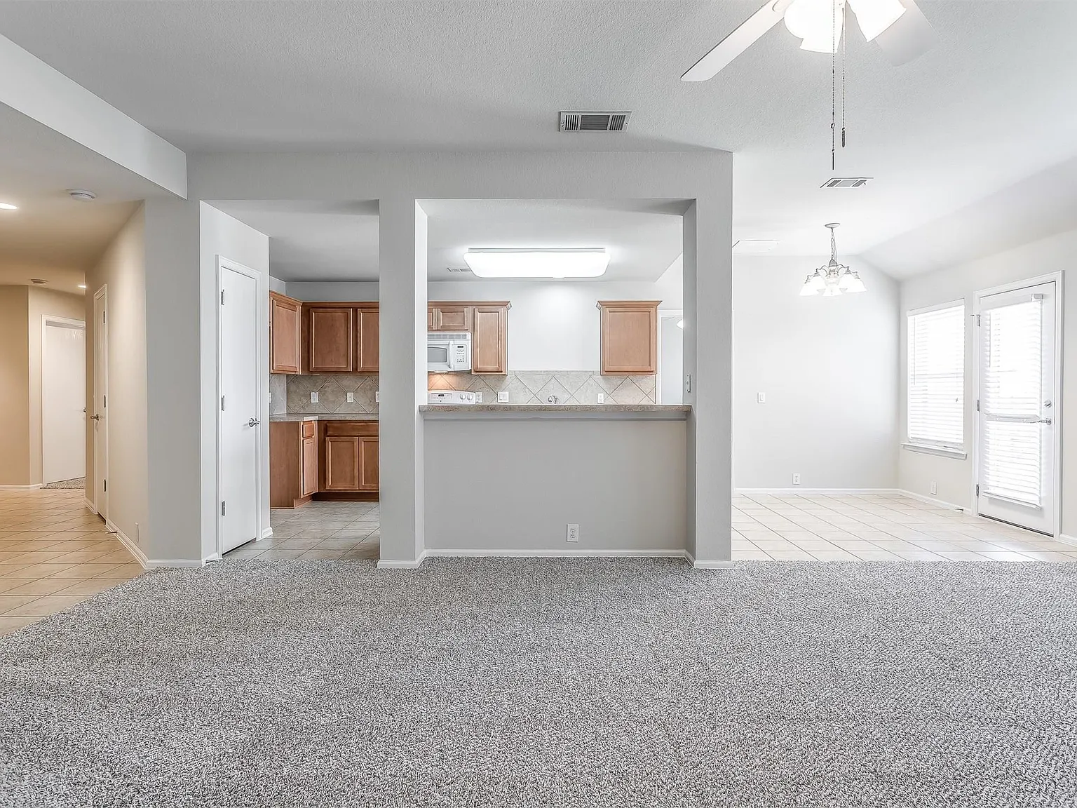 4 bed, 1560 sqft, $2,295 — Photo 3
