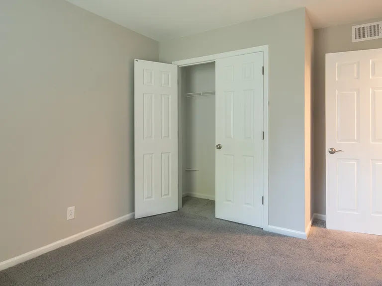 Yorkview Apartments — Photo 8