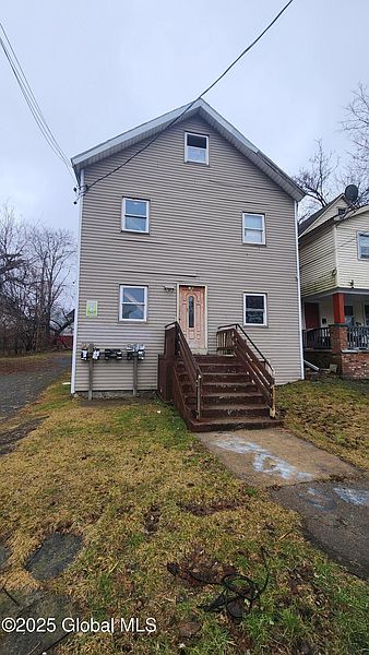 2nd image of 921 Davis Terrace