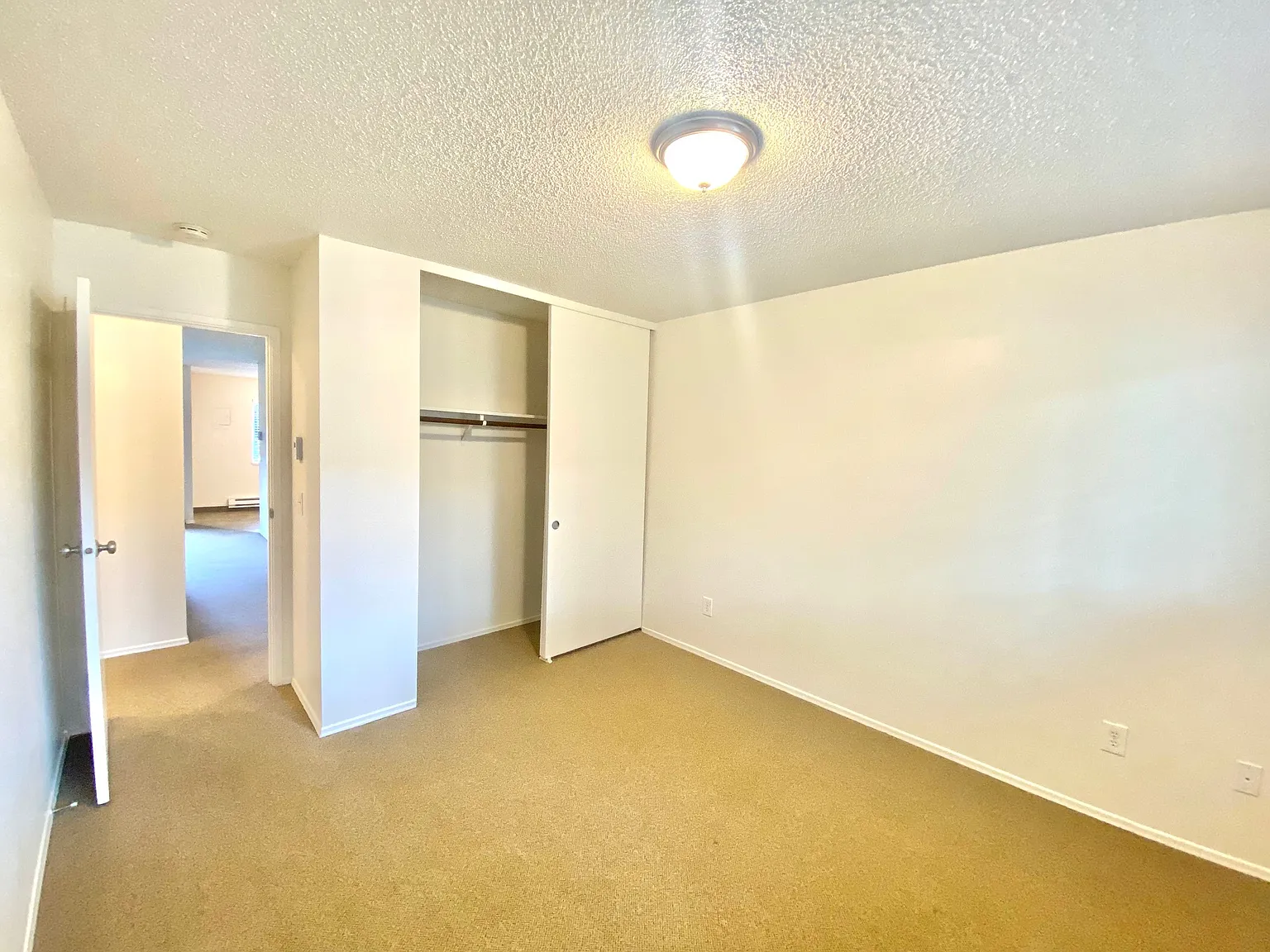 2 bed, 1.5 bath, 940 sqft, $1,695 — Photo 3
