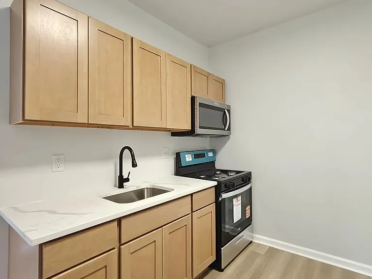 5415 Media St — Photo 5