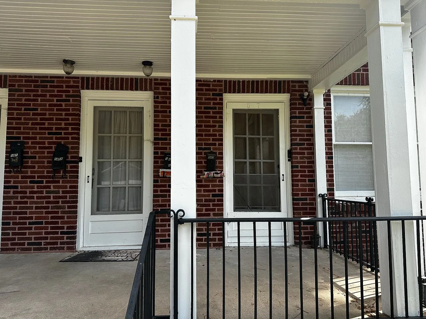 Charming 1 Bedroom Apartment in Highland — Photo 3