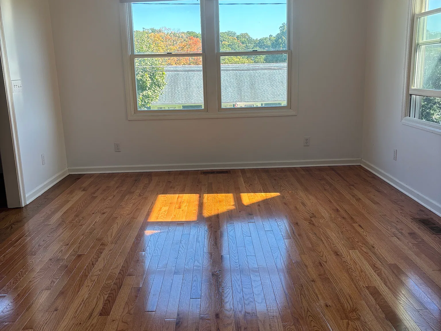 3 bed, 3.5 bath, 2452 sqft, $6,500 — Photo 2