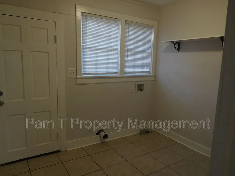 633 W 35th St — Photo 13