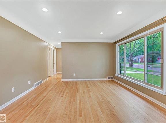 3rd image of 23018 Lingemann St