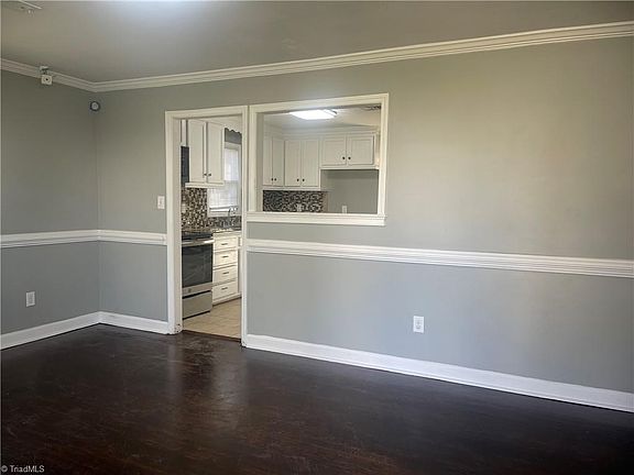 4th image of 809 Rockett St