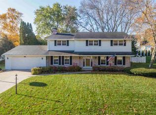 612 Ridgeview Ct, Green Bay, WI 54301