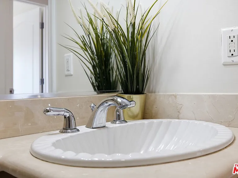 1838 Westholme Ave #203 — Photo 49