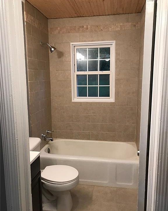2nd image of 3311 Wade St