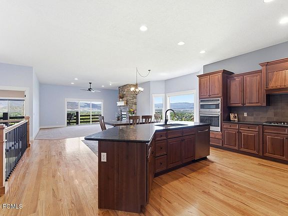 2nd image of 506 N Olympic Way