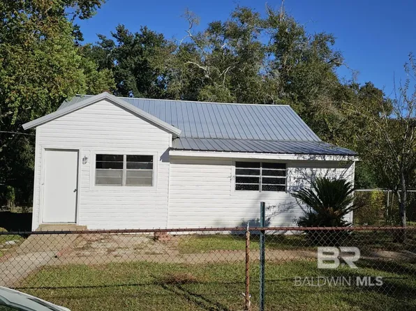 17 Ryan St, Chickasaw, AL 36611