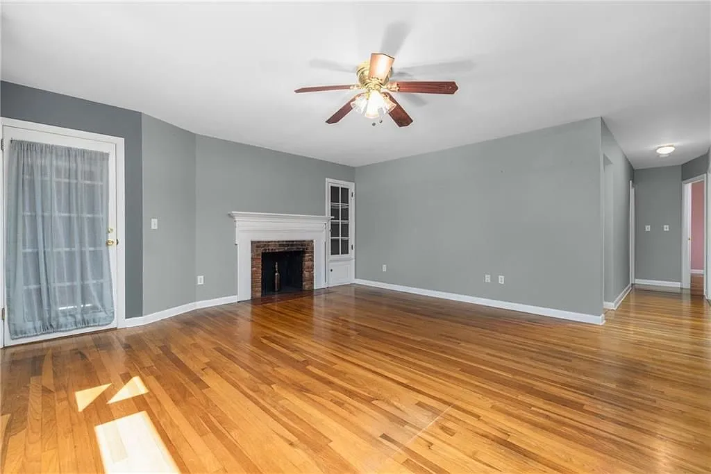 3 bed, 2.0 bath, 1106 sqft, $3,500 — Photo 3