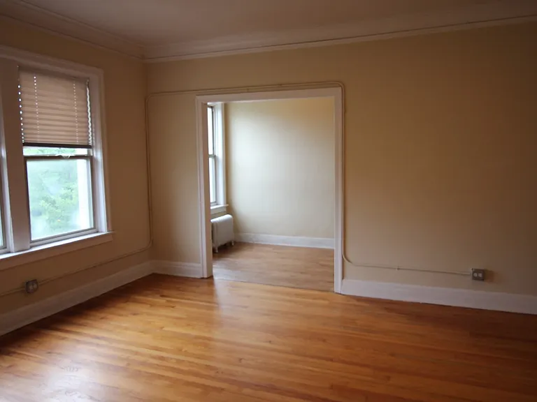 1204 W Granville Ave — Photo 13