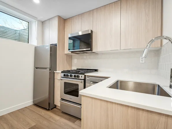 7134 93rd St NW, Edmonton, AB T6E 5P5