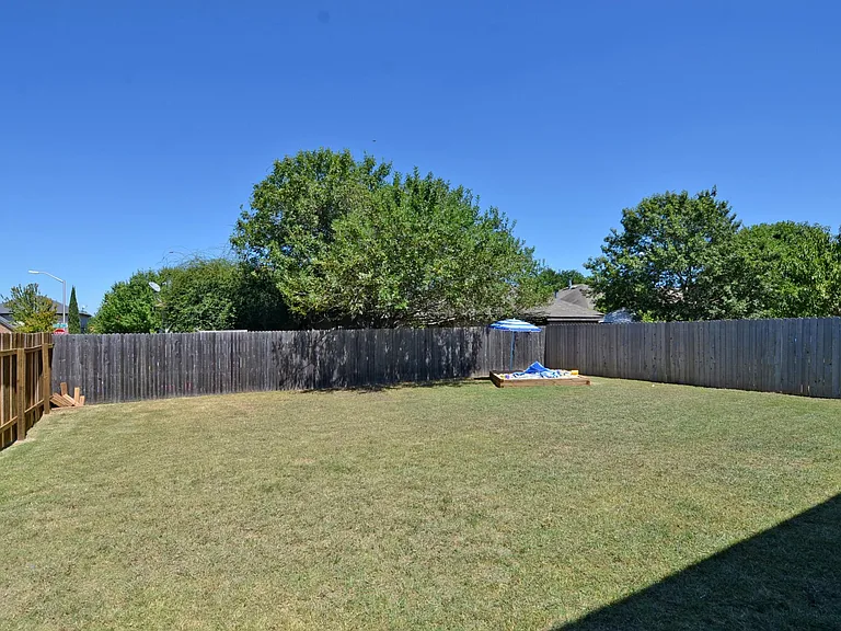 2514 Byfield Dr — Photo 24
