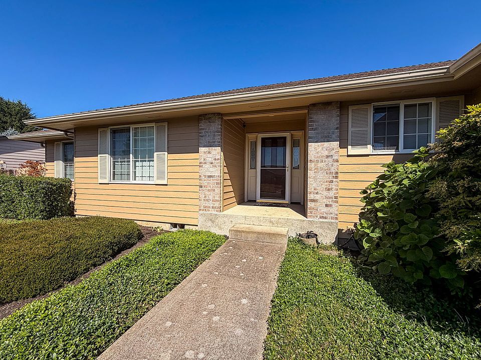 1st image of 364 SE Davis Ct