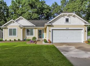 2527 Lawncrest Dr NE, Grand Rapids, MI 49505