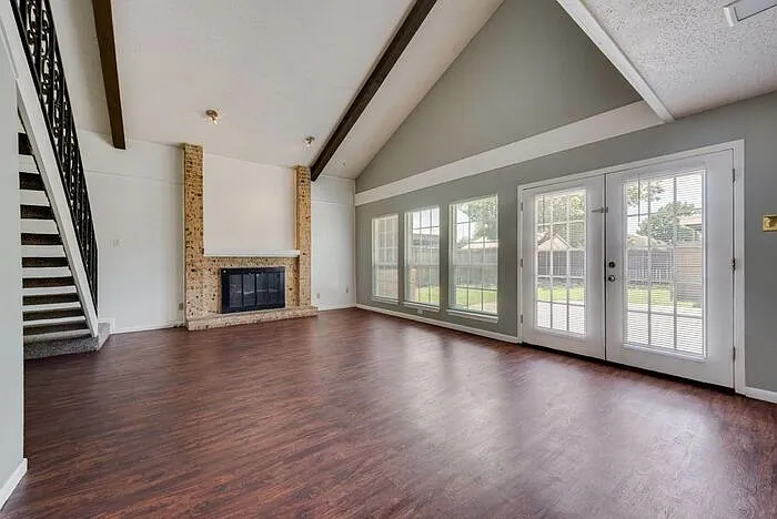 3 bed, 2.0 bath, 1730 sqft, $1,995 — Photo 3