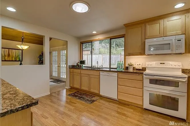 15426 SE 18th St — Photo 3