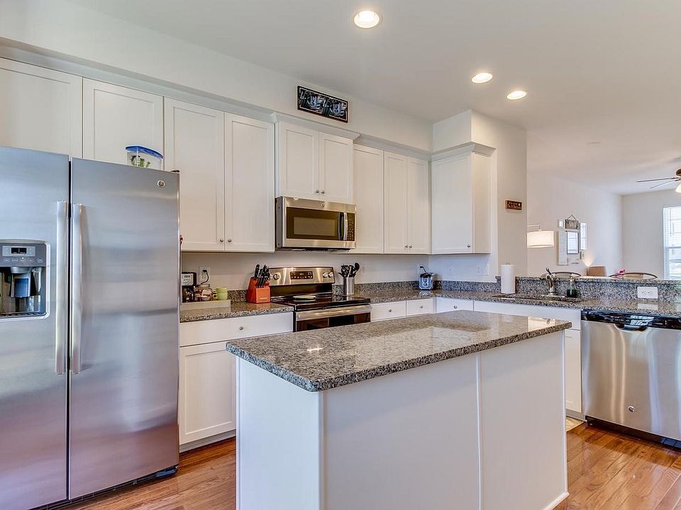 1st image of 205 Streamview Dr