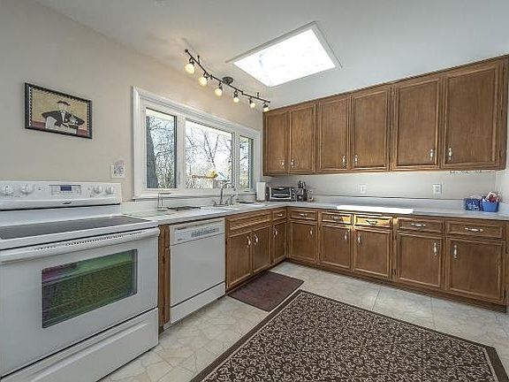 4th image of 10071 W Fiebrantz Ave