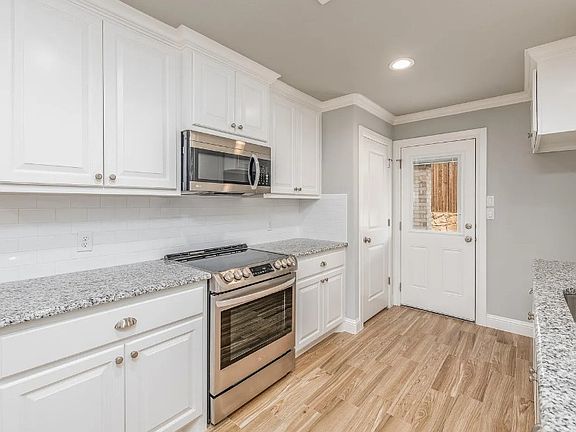 5th image of 718 Rolling Terrace Cir