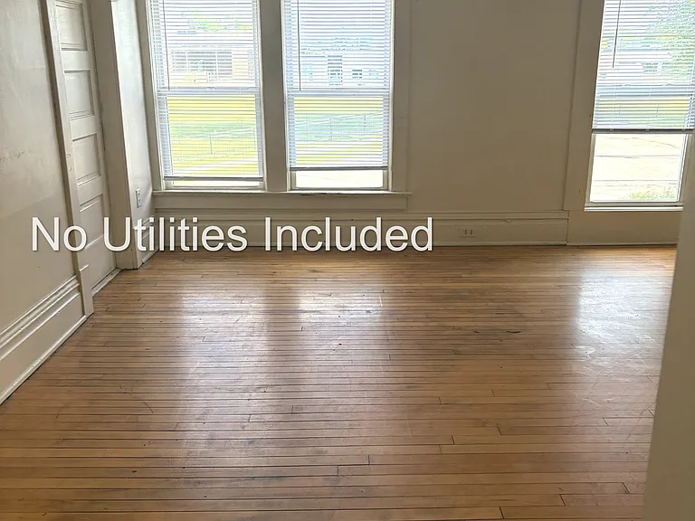436 E Sullivan St — Photo 4