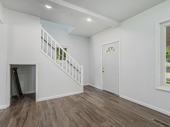 2nd image of 172 N Main St