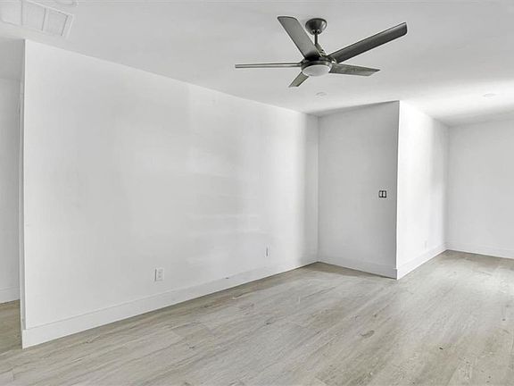 4th image of 2256 Carey Dr SE