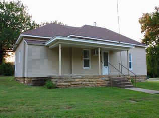 201 W 1st Ave, Caney, KS 67333