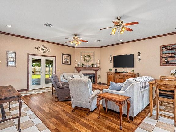 4th image of 2771 Sara Jane Dr