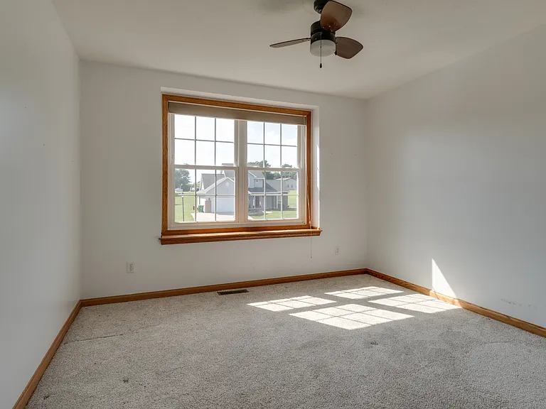 12912 Silver Spring Ln — Photo 24