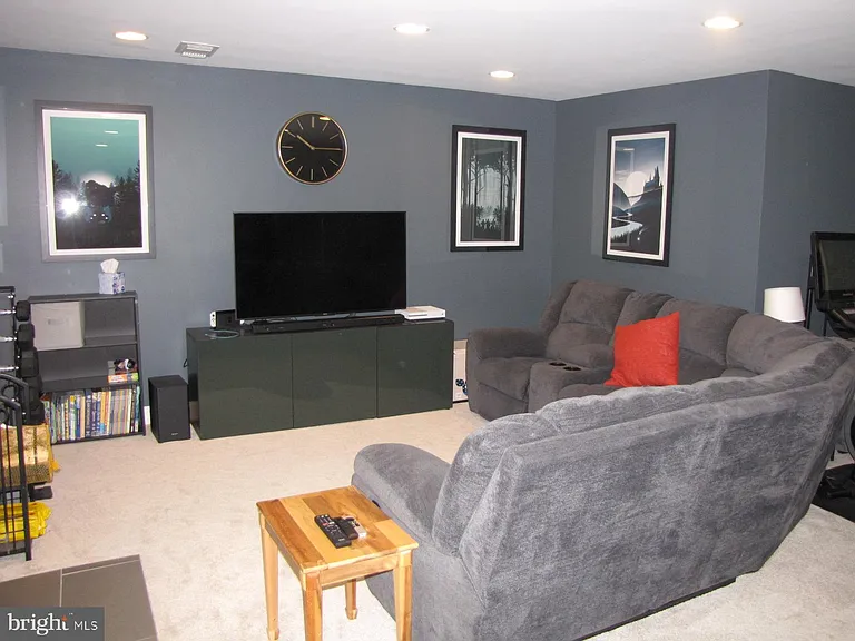 9031 Blarney Stone Dr — Photo 17