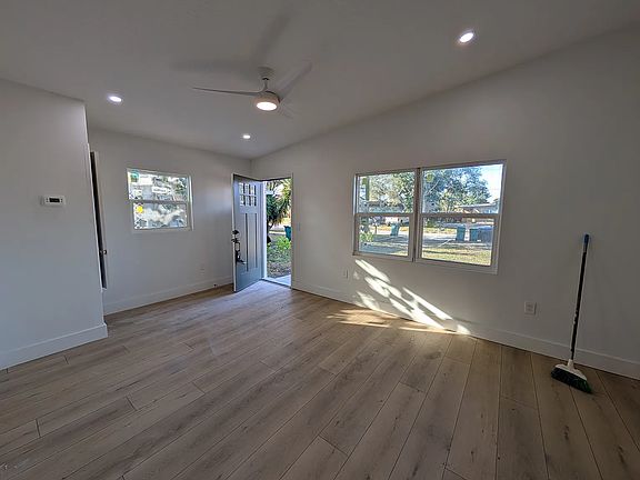 5th image of 1827 Guava Ave
