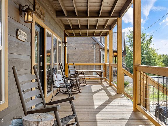 2nd image of 324 Oak Vista Ct