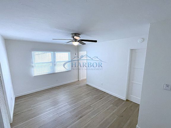 3rd image of 817-821 Amapola Ave