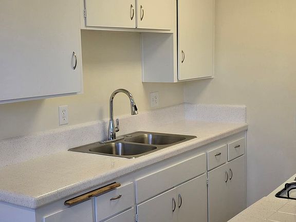 5th image of 4676 Noyes St #H