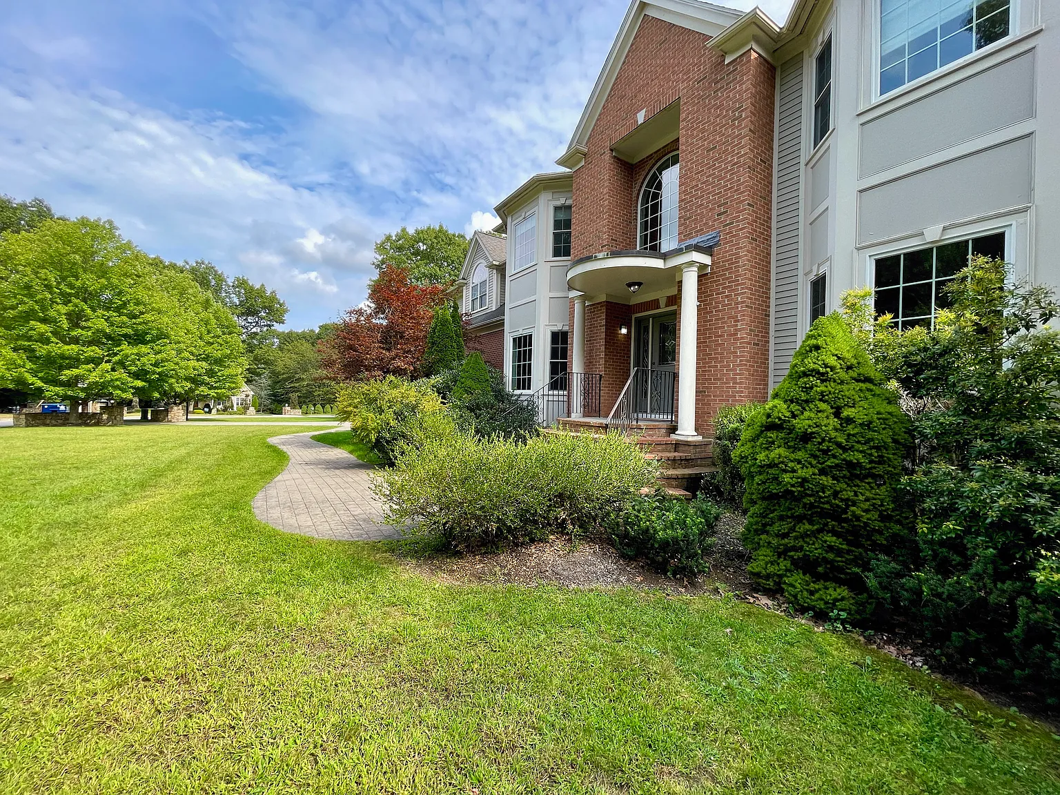 4 bed, 3.5 bath, 4200 sqft, $7,350 — Photo 3