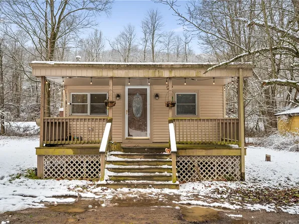 202 & 204 Eidenau Rd, Zelienople, PA 16063