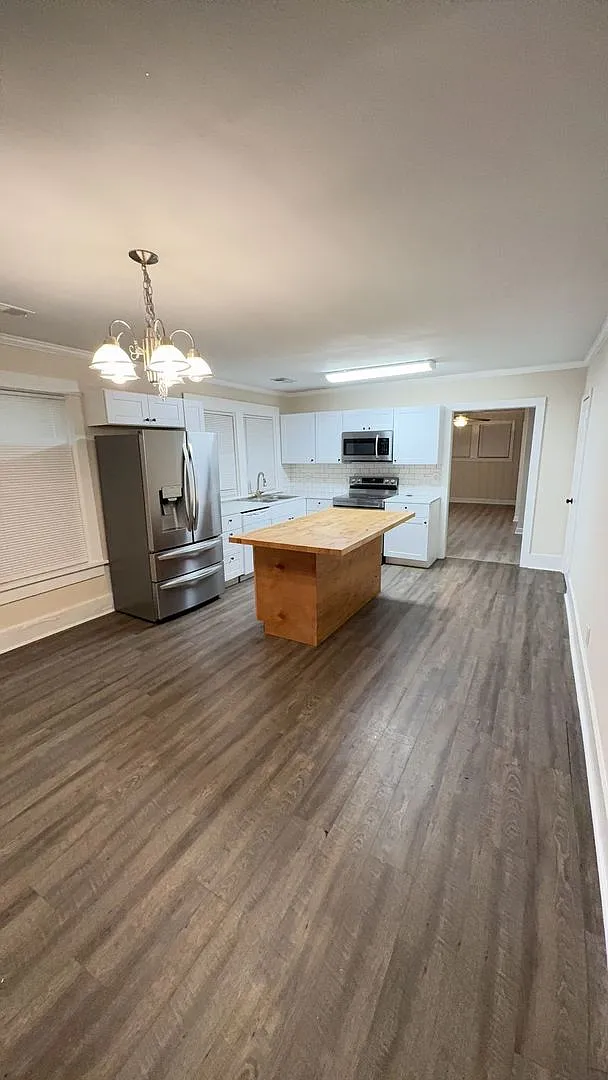 Building Photo - 3215 Carnes Ave